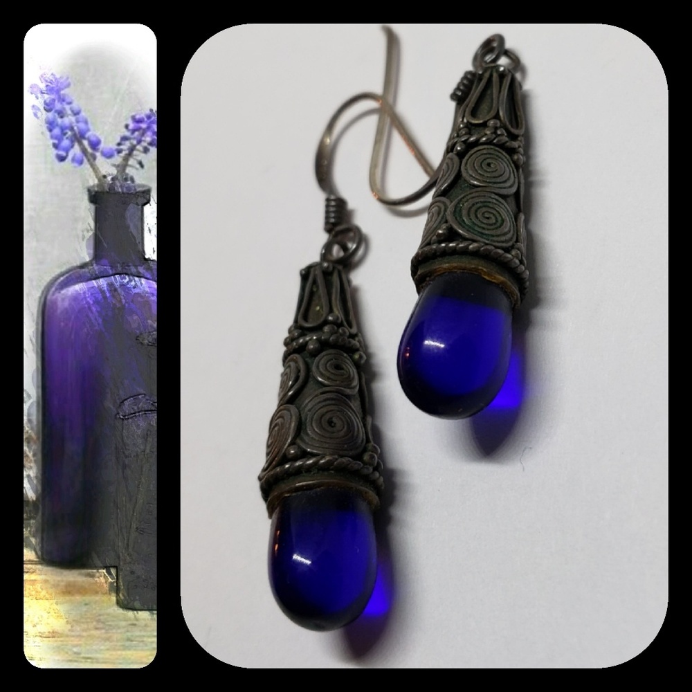 Sale : Vintage SS Blue Bulb Earrings